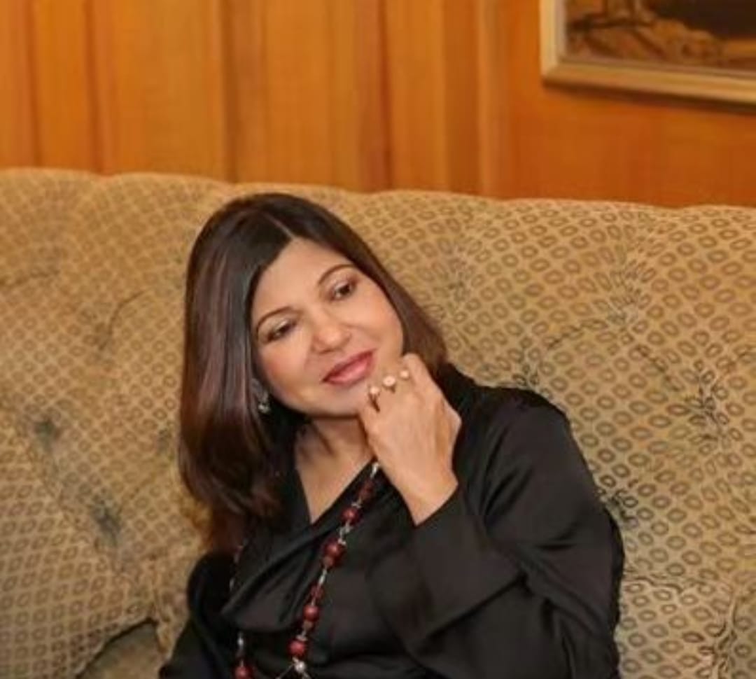 अलका याग्निक: बॉलीवुड की सबसे मशहूर गायक, बीमारी से पीड़ित हो गई है, खबर है कि वह कुछ भी सुन नहीं पा रही हैं